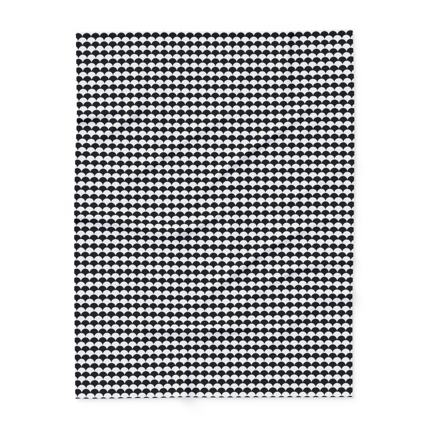 Black and white scallop outdoor fleece blanket — 315 gsm polyester fleece, soft on both sides
