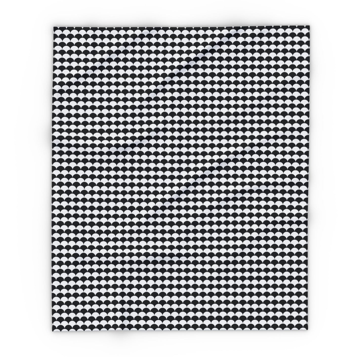 Black and white scallop outdoor fleece blanket — 315 gsm polyester fleece, soft on both sides