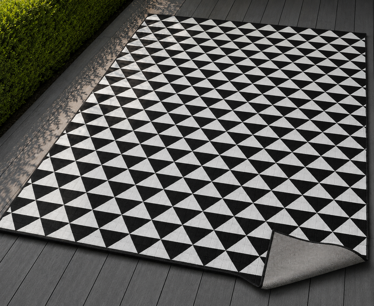 Black and white quilt triangle outdoor rug — soft polyester chenille with a non-slip backing