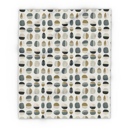 Grey split pebble outdoor fleece blanket — 315 gsm polyester fleece, soft on both sides