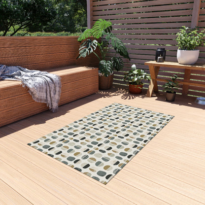 Grey split pebble outdoor rug — soft polyester chenille with a non-slip backing