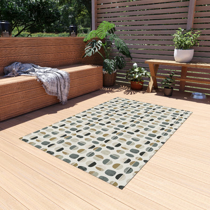 Grey split pebble outdoor rug — soft polyester chenille with a non-slip backing