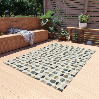 Grey split pebble outdoor rug — soft polyester chenille with a non-slip backing